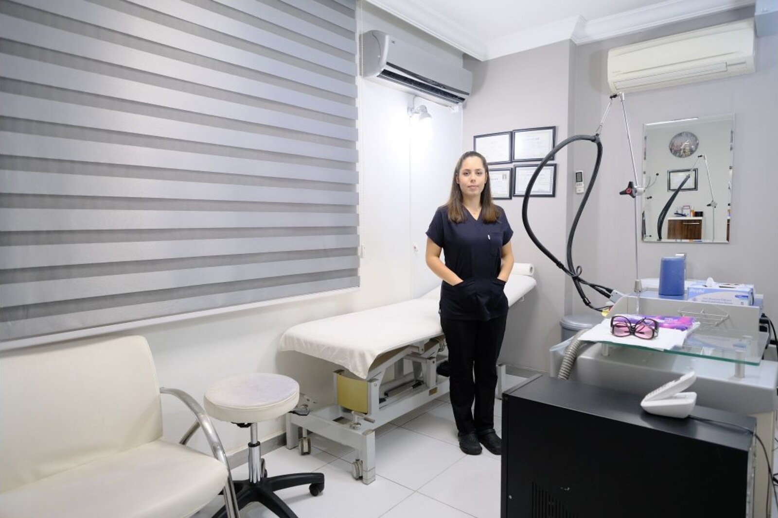 Salus SPA lazer epilasyon uygulama odası ve uzmanı